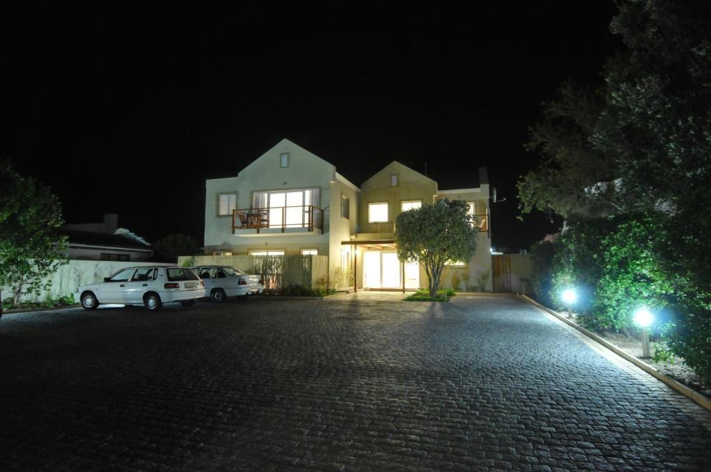 Bamboo Guest House Hermanus Exterior photo