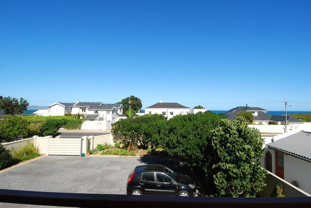 Bamboo Guest House Hermanus Exterior photo