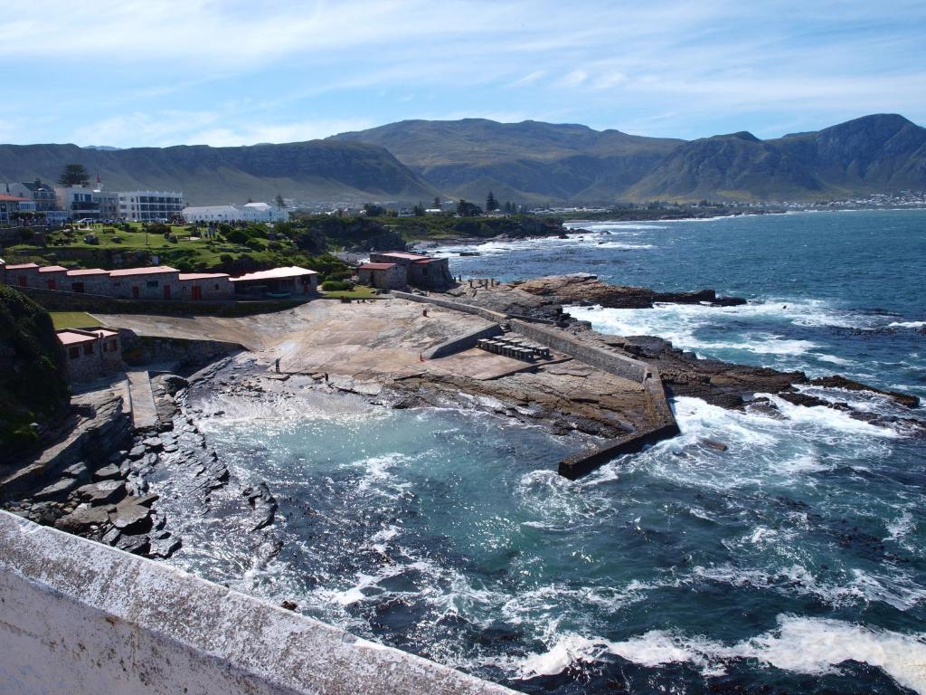 Bamboo Guest House Hermanus Exterior photo